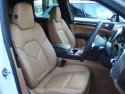 ポルシェ カイエン S V8 正規ディーラー車 右ハンドル 21インチ インテリアPKG 中古車