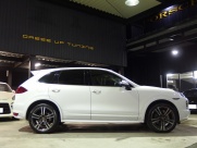 ポルシェ カイエン S V8 正規ディーラー車 右ハンドル 21インチ インテリアPKG 中古車