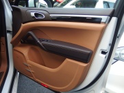 ポルシェ カイエン S V8 正規ディーラー車 右ハンドル 21インチ インテリアPKG 中古車