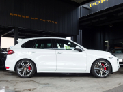 ポルシェ カイエン GTS Tip-s 左ハンドル スポーツエキゾースト 中古車