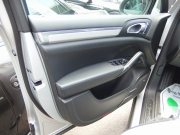 ポルシェ&nbsp;カイエン&nbsp;ターボ 正規ディーラー車 左ハンドル サンルーフ エアサス スポーツシート&nbsp;中古車