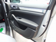 ポルシェ&nbsp;カイエン&nbsp;ターボ 正規ディーラー車 左ハンドル サンルーフ エアサス スポーツシート&nbsp;中古車