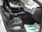 ポルシェ&nbsp;カイエン&nbsp;ターボ 正規ディーラー車 左ハンドル サンルーフ エアサス スポーツシート&nbsp;中古車