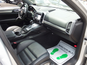 ポルシェ&nbsp;カイエン&nbsp;ターボ 正規ディーラー車 左ハンドル サンルーフ エアサス スポーツシート&nbsp;中古車