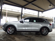 ポルシェ&nbsp;カイエン&nbsp;ターボ 正規ディーラー車 左ハンドル サンルーフ エアサス スポーツシート&nbsp;中古車