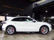 ポルシェ マカン ターボ 正規ディーラー車 PDK 右ハンドル スポーツクロノPKG PASM エントリードライブ 中古車