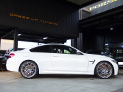 BMW 4シリーズ M4 コンペティション 正規ディーラー車 右ハンドル カーボンリップスポイラー カーボンフロントスプリッター カーボンインテリア 純正20inアルミ 中古車