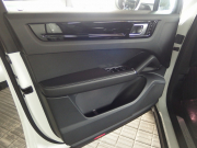 ポルシェ カイエン V6 左ハンドル  パノラマルーフ エントリードライブ 19インチアルミホイール LEDヘッドライト 中古車