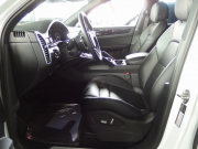 ポルシェ カイエン V6 左ハンドル  パノラマルーフ エントリードライブ 19インチアルミホイール LEDヘッドライト 中古車