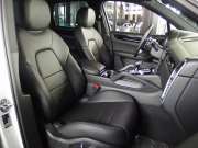 ポルシェ カイエン V6 左ハンドル  パノラマルーフ エントリードライブ 19インチアルミホイール LEDヘッドライト 中古車