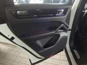 ポルシェ カイエン V6 左ハンドル  パノラマルーフ エントリードライブ 19インチアルミホイール LEDヘッドライト 中古車