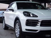 ポルシェ カイエン V6 左ハンドル  パノラマルーフ エントリードライブ 19インチアルミホイール LEDヘッドライト 中古車