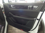 ポルシェ カイエン V6 左ハンドル  パノラマルーフ エントリードライブ 19インチアルミホイール LEDヘッドライト 中古車