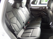 ポルシェ カイエン V6 右ハンドル EUR-GT 正規ディーラー車 クルーズコントロール シートメモリー シートヒーター SDナビ 中古車