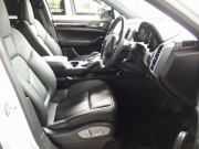 ポルシェ カイエン V6 右ハンドル EUR-GT 正規ディーラー車 クルーズコントロール シートメモリー シートヒーター SDナビ 中古車