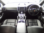 ポルシェ カイエン V6 右ハンドル EUR-GT 正規ディーラー車 クルーズコントロール シートメモリー シートヒーター SDナビ 中古車