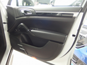 ポルシェ カイエン V6 右ハンドル EUR-GT 正規ディーラー車 クルーズコントロール シートメモリー シートヒーター SDナビ 中古車