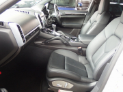 ポルシェ カイエン V6 右ハンドル EUR-GT 正規ディーラー車 クルーズコントロール シートメモリー シートヒーター SDナビ 中古車