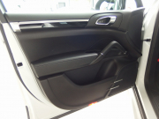 ポルシェ カイエン V6 右ハンドル EUR-GT 正規ディーラー車 クルーズコントロール シートメモリー シートヒーター SDナビ 中古車