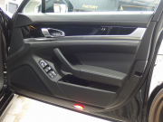 ポルシェ パナメーラ 正規ディーラー車 後期モデル PDK PASM スポーツデザインステアリング パドルシフト PASM サラウンドビューシステム 前後シートヒーター 中古車