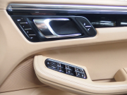 ポルシェ マカン ターボ 正規ディーラー車 純正20inアルミ エントリードライブ BOSEサウンド シートヒーター 中古車