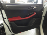 ポルシェ マカン 正規ディーラー車 ワンオーナー 右ハンドル PDK  ツートンレザーインテリア エントリードライブ アダプティブクルーズコントロール レーンキープアシスト PCM 純正18inアルミ 中古車