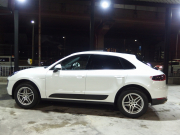 ポルシェ マカン 正規ディーラー車 ワンオーナー 右ハンドル PDK  ツートンレザーインテリア エントリードライブ アダプティブクルーズコントロール レーンキープアシスト PCM 純正18inアルミ 中古車