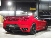 フェラーリ&nbsp;F430&nbsp;正規ディーラー車 F1 左ハンドル 19inアルミ 社外リアウィング カーボンインテリアパネル ベージュレザーシート シートヒーター&nbsp;中古車