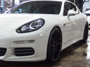 ポルシェ&nbsp;パナメーラ&nbsp;4エディション  PDK 正規ディーラー車 右ハンドル ES9-22inアルミ ダウンサス PASM サンルーフ レザーインテリア スポーツエグゾースト&nbsp;中古車