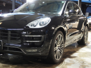 ポルシェ マカン ターボ 正規ディーラー車 スポーツクロノPKG エアサス 21inアルミ コンフォートメモリーPKG エントリドライブ 純正SDナビ 中古車