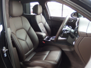 ポルシェ マカン ターボ 正規ディーラー車 スポーツクロノPKG エアサス 21inアルミ コンフォートメモリーPKG エントリドライブ 純正SDナビ 中古車