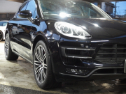 ポルシェ マカン ターボ 正規ディーラー車 スポーツクロノPKG エアサス 21inアルミ コンフォートメモリーPKG エントリドライブ 純正SDナビ 中古車