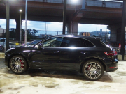 ポルシェ マカン ターボ 正規ディーラー車 スポーツクロノPKG エアサス 21inアルミ コンフォートメモリーPKG エントリドライブ 純正SDナビ 中古車