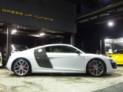 アウディ&nbsp;R8&nbsp;V10 5.2 FSI クワトロ 正規ディーラー車 左ハンドル パワークラフトマフラー 19in アルミ カーボンサイドブレード  カーボンエンジンカバー&nbsp;中古車