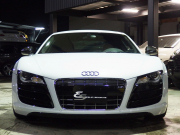 アウディ&nbsp;R8&nbsp;V10 5.2 FSI クワトロ 正規ディーラー車 左ハンドル パワークラフトマフラー 19in アルミ カーボンサイドブレード  カーボンエンジンカバー&nbsp;中古車