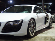 アウディ&nbsp;R8&nbsp;V10 5.2 FSI クワトロ 正規ディーラー車 左ハンドル パワークラフトマフラー 19in アルミ カーボンサイドブレード  カーボンエンジンカバー&nbsp;中古車