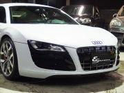 アウディ&nbsp;R8&nbsp;V10 5.2 FSI クワトロ 正規ディーラー車 左ハンドル パワークラフトマフラー 19in アルミ カーボンサイドブレード  カーボンエンジンカバー&nbsp;中古車