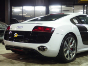 アウディ&nbsp;R8&nbsp;V10 5.2 FSI クワトロ 正規ディーラー車 左ハンドル パワークラフトマフラー 19in アルミ カーボンサイドブレード  カーボンエンジンカバー&nbsp;中古車