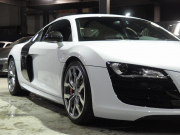 アウディ&nbsp;R8&nbsp;V10 5.2 FSI クワトロ 正規ディーラー車 左ハンドル パワークラフトマフラー 19in アルミ カーボンサイドブレード  カーボンエンジンカバー&nbsp;中古車