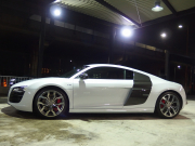 アウディ&nbsp;R8&nbsp;V10 5.2 FSI クワトロ 正規ディーラー車 左ハンドル パワークラフトマフラー 19in アルミ カーボンサイドブレード  カーボンエンジンカバー&nbsp;中古車