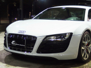 アウディ&nbsp;R8&nbsp;V10 5.2 FSI クワトロ 正規ディーラー車 左ハンドル パワークラフトマフラー 19in アルミ カーボンサイドブレード  カーボンエンジンカバー&nbsp;中古車