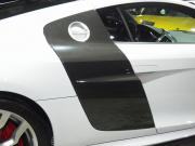 アウディ&nbsp;R8&nbsp;V10 5.2 FSI クワトロ 正規ディーラー車 左ハンドル パワークラフトマフラー 19in アルミ カーボンサイドブレード  カーボンエンジンカバー&nbsp;中古車