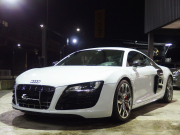 アウディ&nbsp;R8&nbsp;V10 5.2 FSI クワトロ 正規ディーラー車 左ハンドル パワークラフトマフラー 19in アルミ カーボンサイドブレード  カーボンエンジンカバー&nbsp;中古車