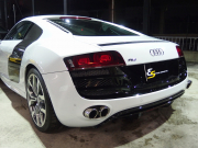 アウディ&nbsp;R8&nbsp;V10 5.2 FSI クワトロ 正規ディーラー車 左ハンドル パワークラフトマフラー 19in アルミ カーボンサイドブレード  カーボンエンジンカバー&nbsp;中古車