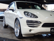 ポルシェ カイエン V6 3.6L 左H ESスポーツマフラー ESダウンサス 社外22inアルミ パノラミックルーフ パークトロニック シートヒーター 中古車