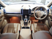 ポルシェ カイエン 正規ディーラー車 右ハンドル EUR-GTエアロ 22inアルミ クルーズコントロール シートヒーター 中古車