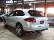 ポルシェ カイエン S　正規ディーラー車　左ハンドル　サンルーフ　社外22inアルミ　シートヒーター　純正HDDナビ 中古車