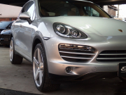 ポルシェ カイエン S　正規ディーラー車　左ハンドル　サンルーフ　社外22inアルミ　シートヒーター　純正HDDナビ 中古車