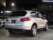 ポルシェ カイエン S　正規ディーラー車　左ハンドル　サンルーフ　社外22inアルミ　シートヒーター　純正HDDナビ 中古車