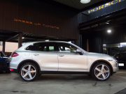 ポルシェ カイエン S　正規ディーラー車　左ハンドル　サンルーフ　社外22inアルミ　シートヒーター　純正HDDナビ 中古車